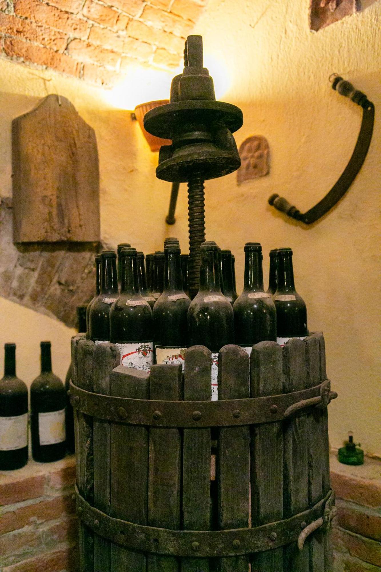 Ca Trifolera Barbaresco - Romantico Cascinale Con Antica Cantina Nel Cuore Delle Langhe - Degustazione Vini Nella Nostra Cantina מראה חיצוני תמונה